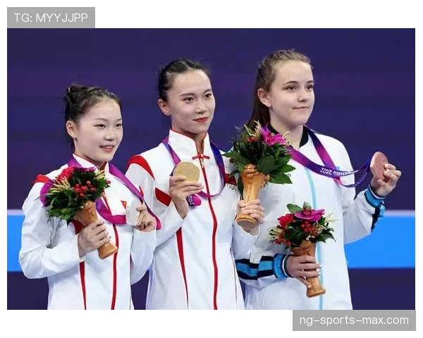 朱雪莹训练完直接拎爱马仕去吃米其林？