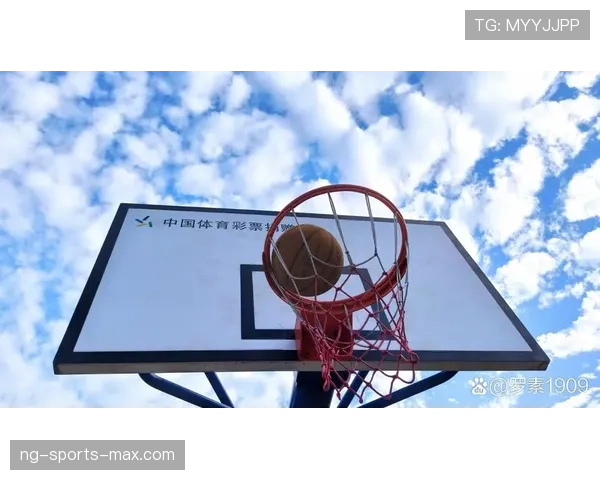 熊朝忠家里居然弄了个迷你篮球场，感觉隔壁小孩都得羡慕哭了！