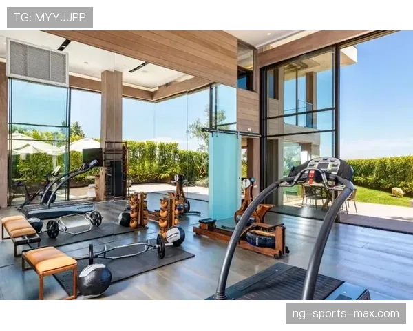 杨威家里藏这么多高档健身器材，我以为他退休后是要开豪宅健身房呢？