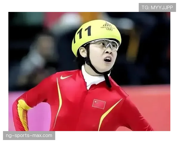 王濛在家切个菜都像在冰场压步，刀工快得邻居报警