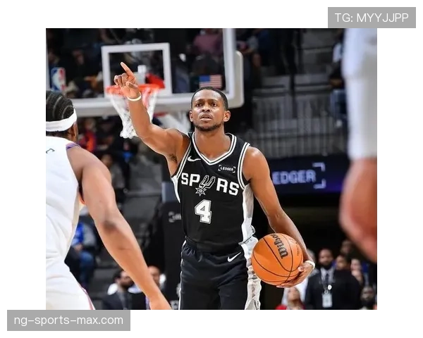 米德尔顿利用挡拆打出高效三分命中率拉开球队进攻空间